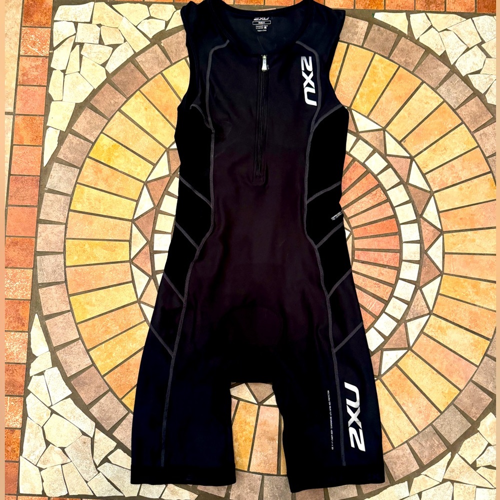 2XU Triathlon Trisuit in men’s size medium.